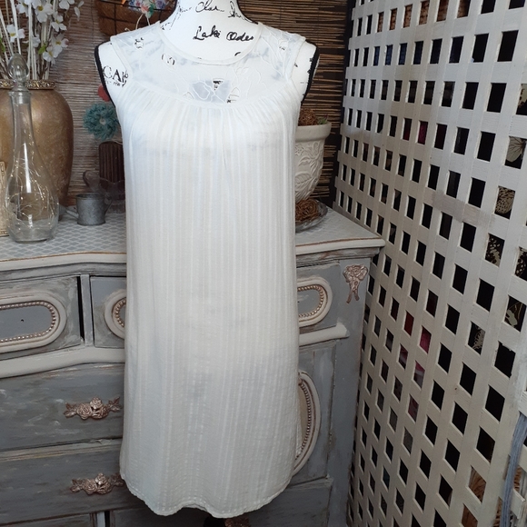 Ella Miss White Sleeveless Dress - Picture 7 of 7